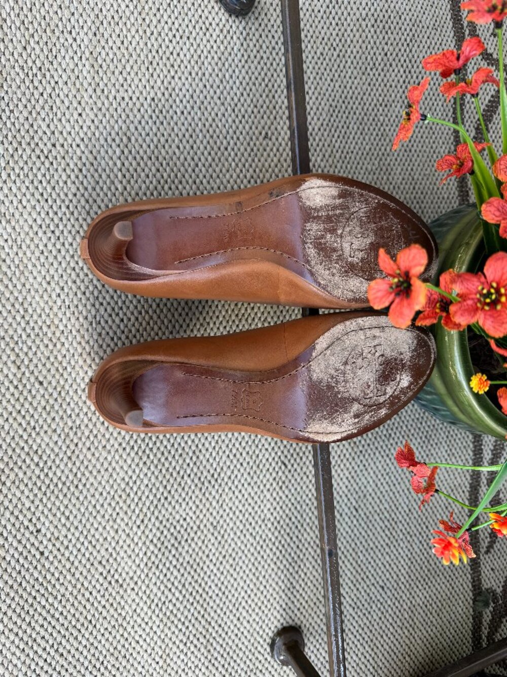 Tory Burch Camel color Pump - Great Conditon! - Picture 5 of 5